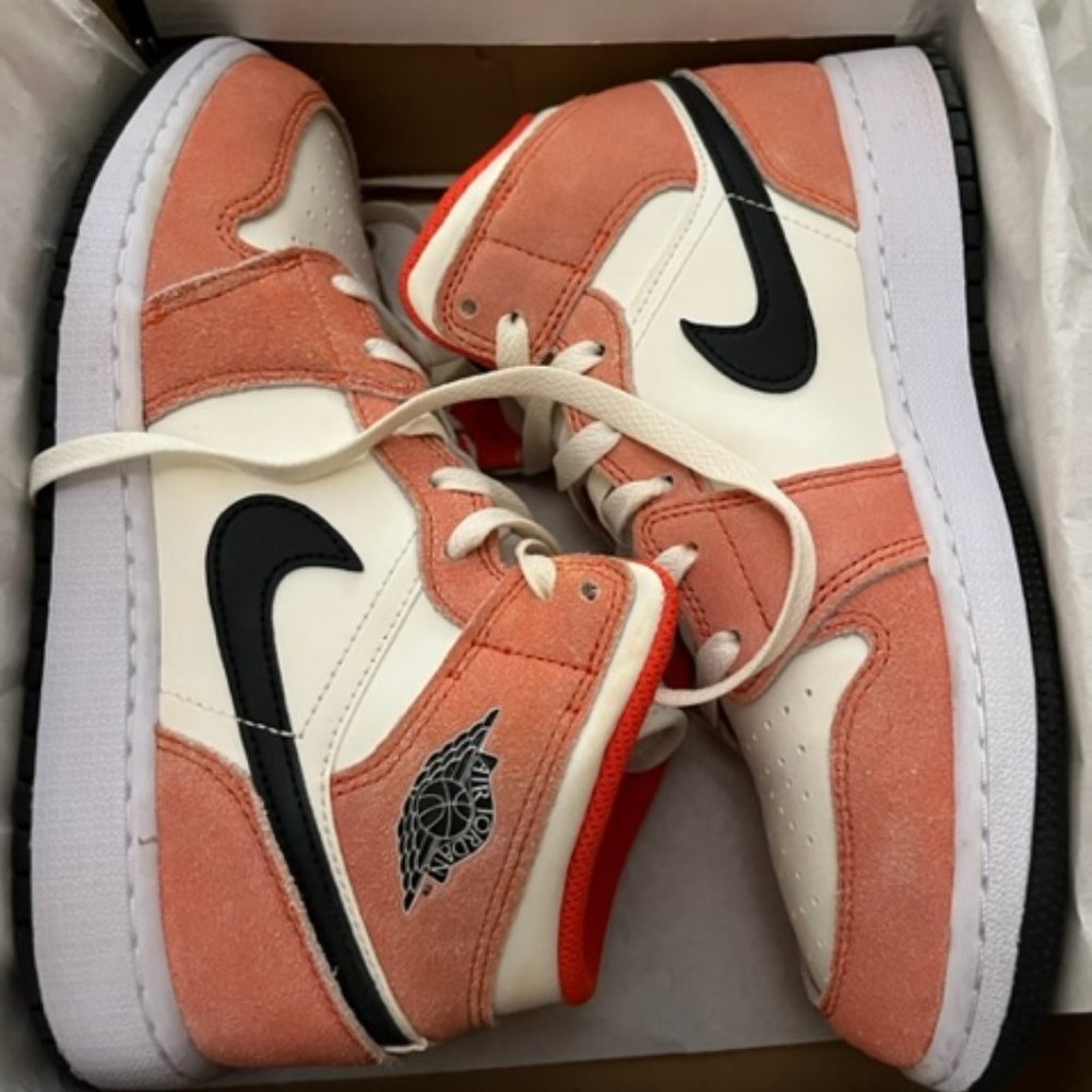 BRAND NEW Nike Air Jordan 1 mid - peach/orange